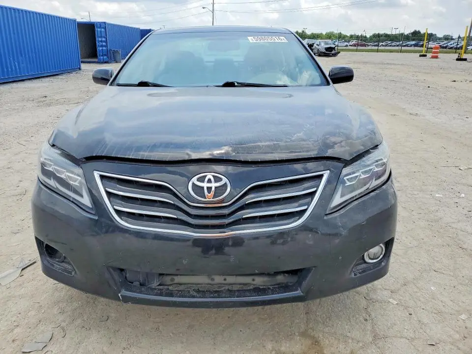 2011 TOYOTA CAMRY XLE V6  