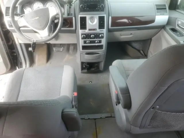 2010 CHRYSLER TOWN & COUNTRY TOURING  