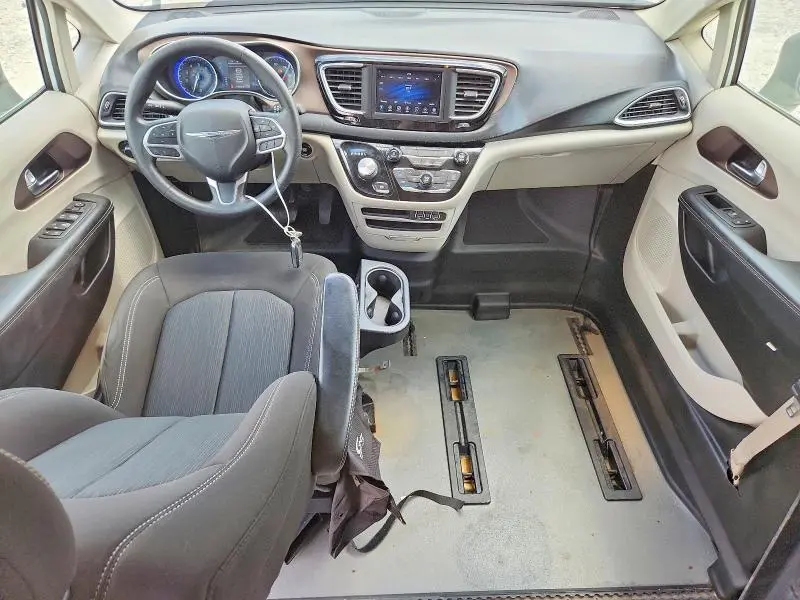 2021 CHRYSLER VOYAGER L  