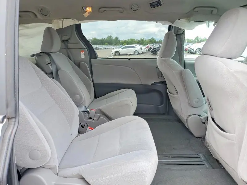 2015 TOYOTA SIENNA LE  