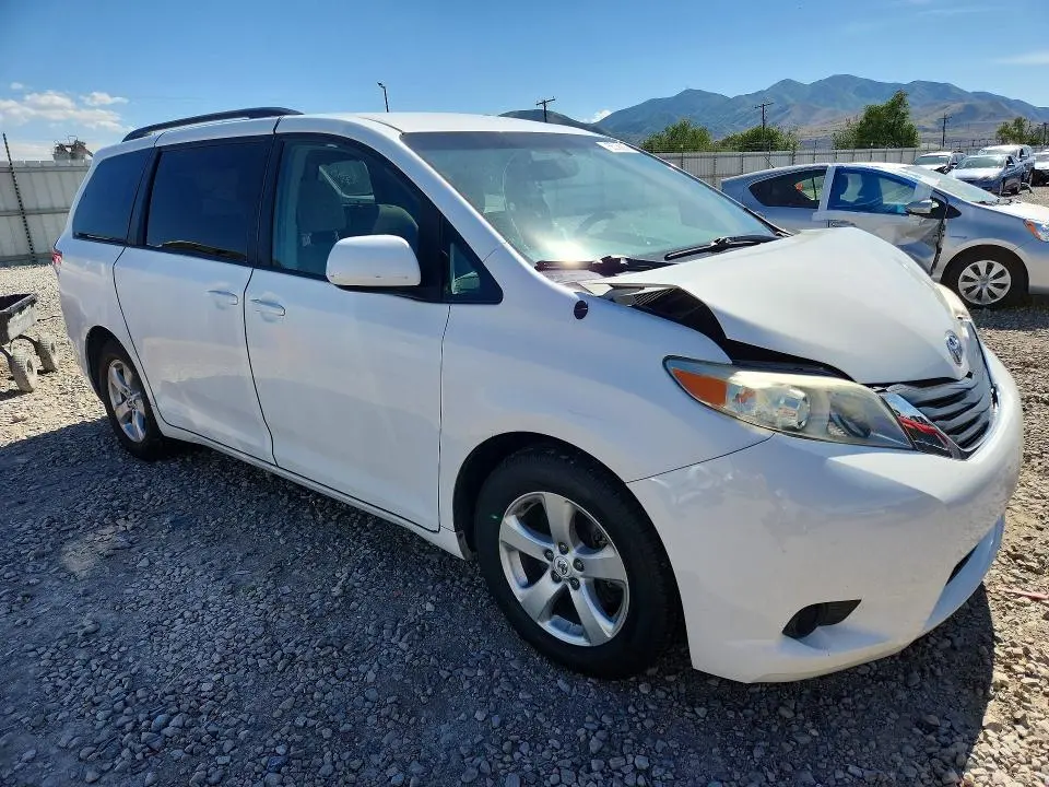 2011 TOYOTA SIENNA LE  