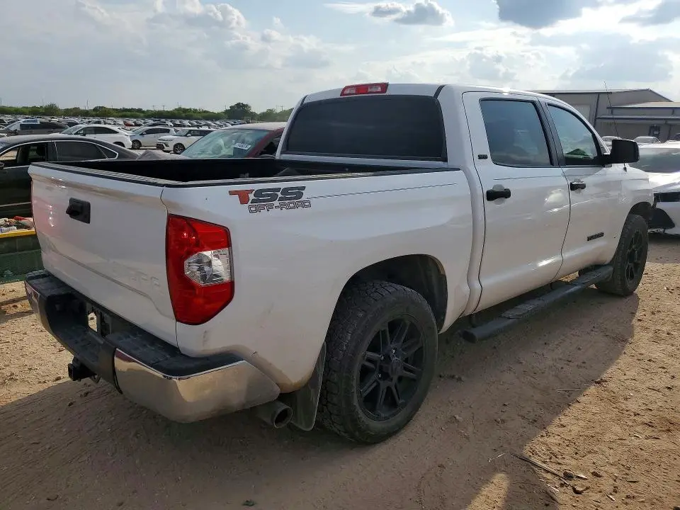 2017 TOYOTA TUNDRA CREWMAX SR5  