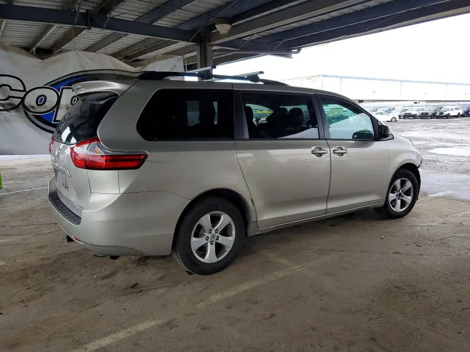 2016 TOYOTA SIENNA LE  