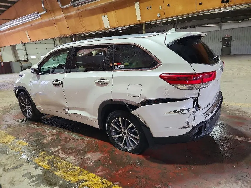 2019 TOYOTA HIGHLANDER XLE  
