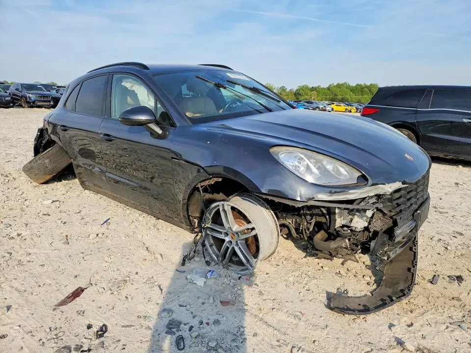 2017 PORSCHE MACAN   