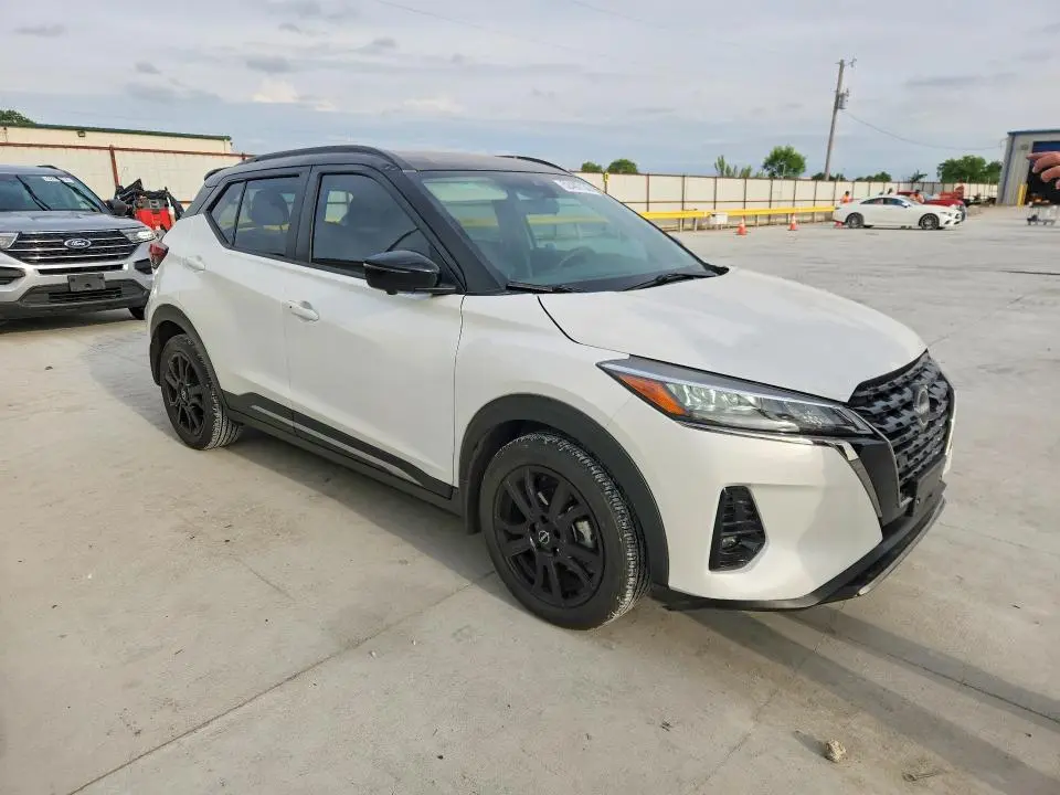 2024 NISSAN KICKS SR  