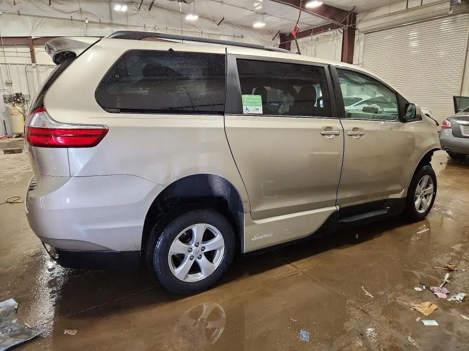 2015 TOYOTA SIENNA LE 8-PASSENGER  