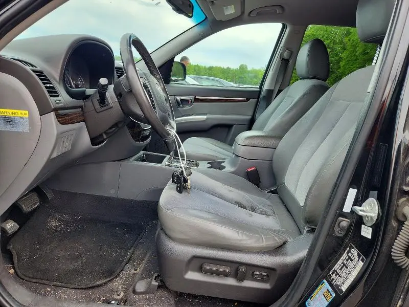 2011 HYUNDAI SANTA FE SE  