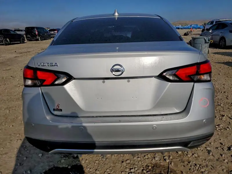 2020 NISSAN VERSA SV  