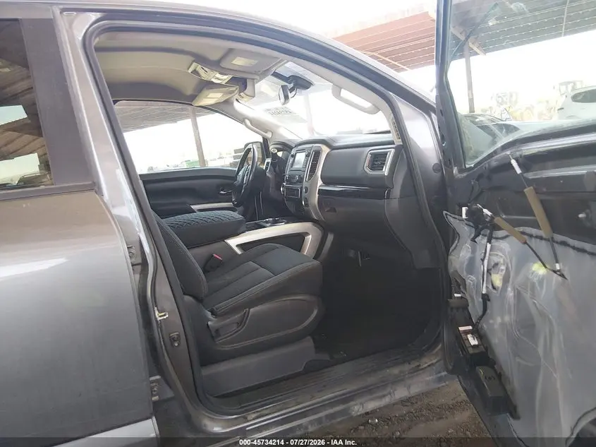 2017 NISSAN TITAN SV