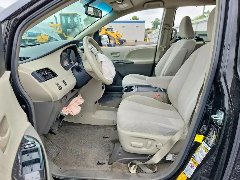 2012 TOYOTA SIENNA LE  