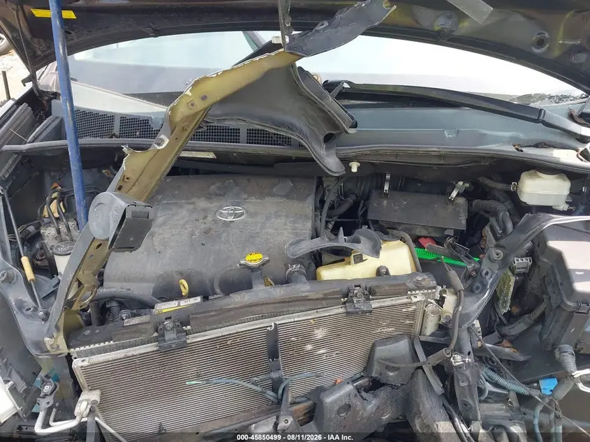 2013 TOYOTA SIENNA XLE V6 8 PASSENGER