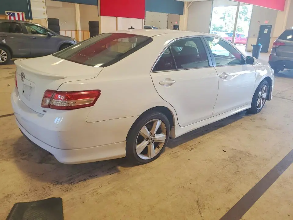 2011 TOYOTA CAMRY SE  