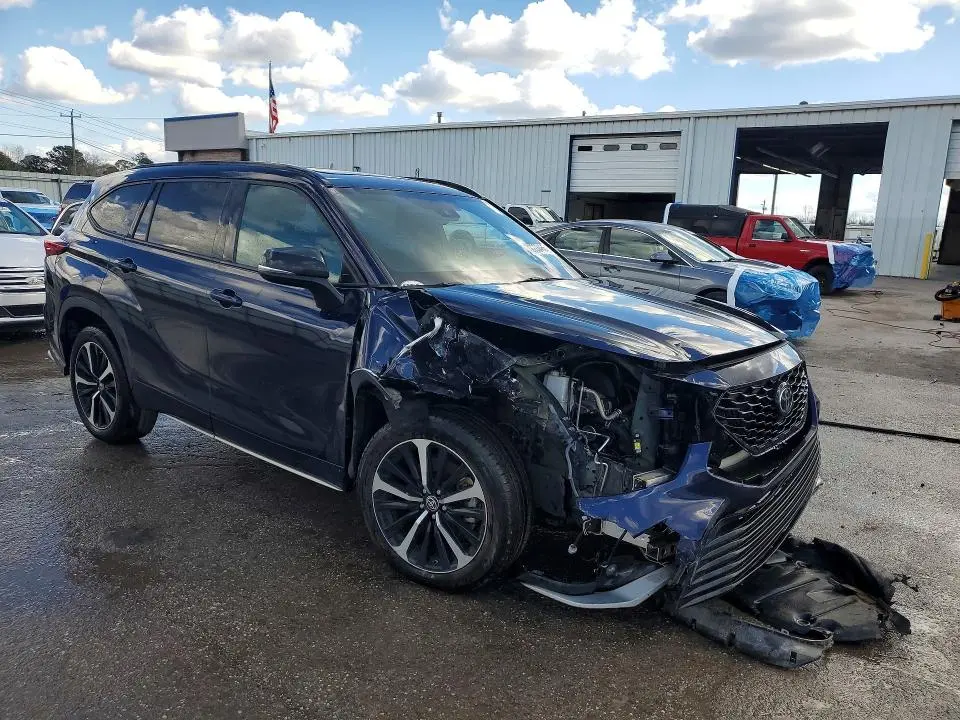 2021 TOYOTA HIGHLANDER XSE  