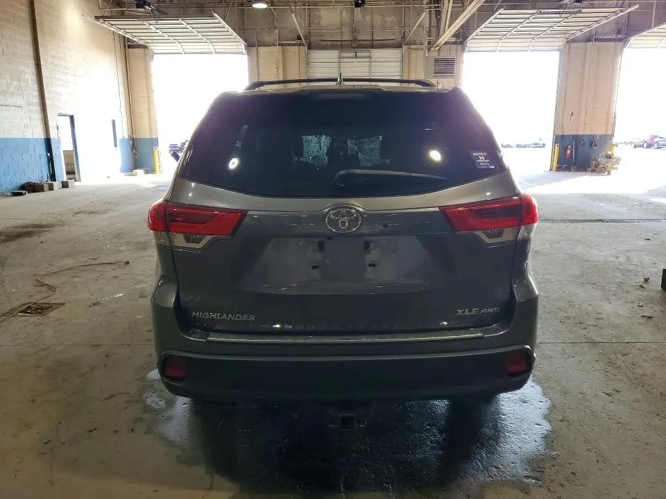 2018 TOYOTA HIGHLANDER XLE  