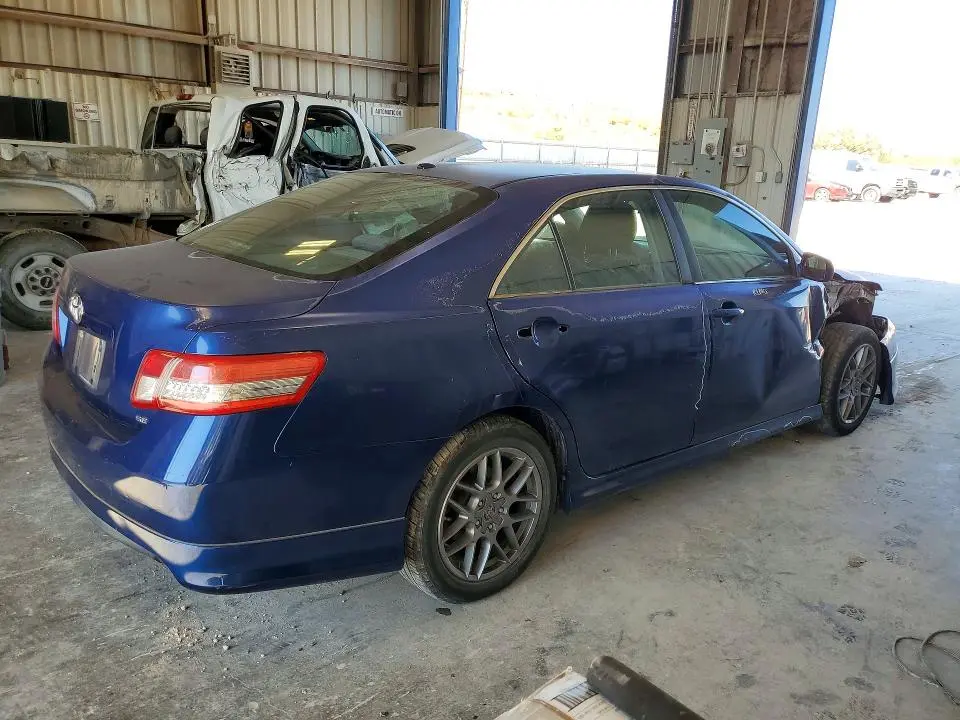 2011 TOYOTA CAMRY SE  