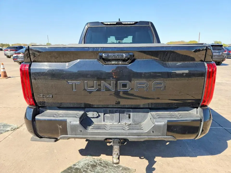 2022 TOYOTA TUNDRA SR5  