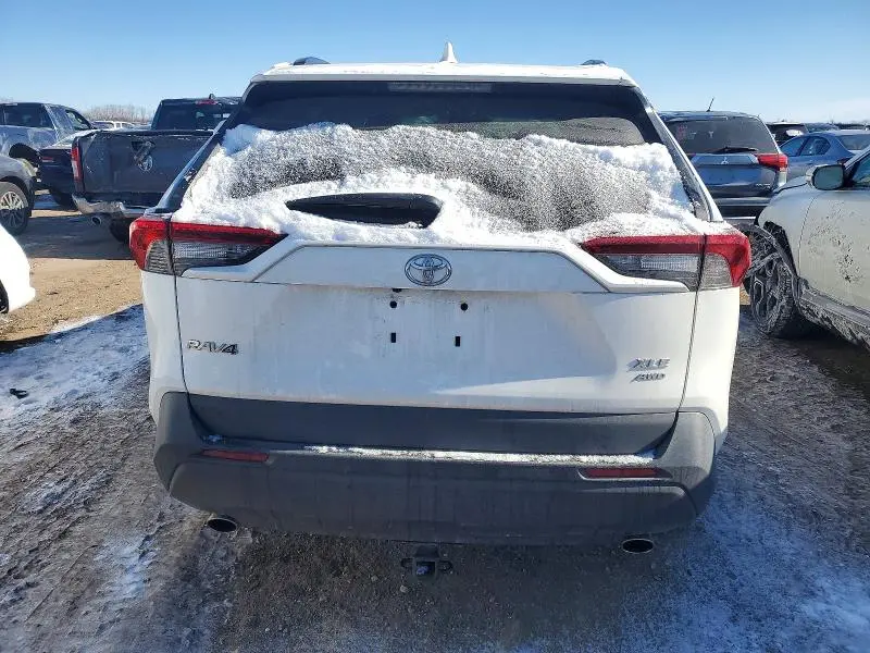 2020 TOYOTA RAV4 XLE  