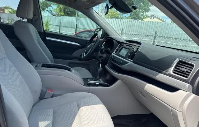 2018 TOYOTA HIGHLANDER LE  