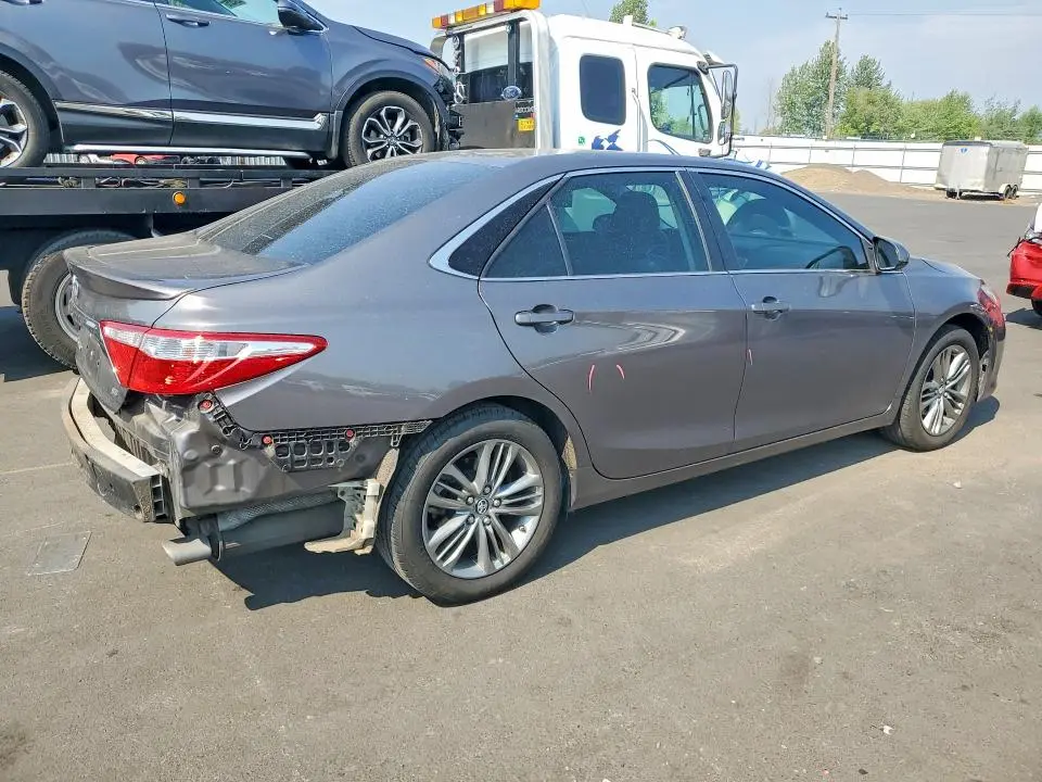 2017 TOYOTA CAMRY SE  