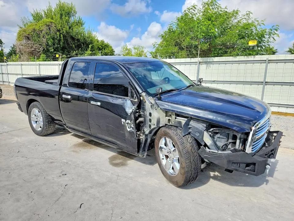 2016 RAM 1500 SLT  