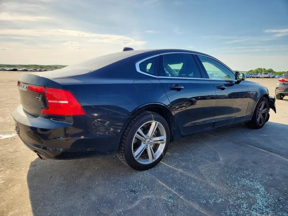 2017 VOLVO S90 T5 MOMENTUM  