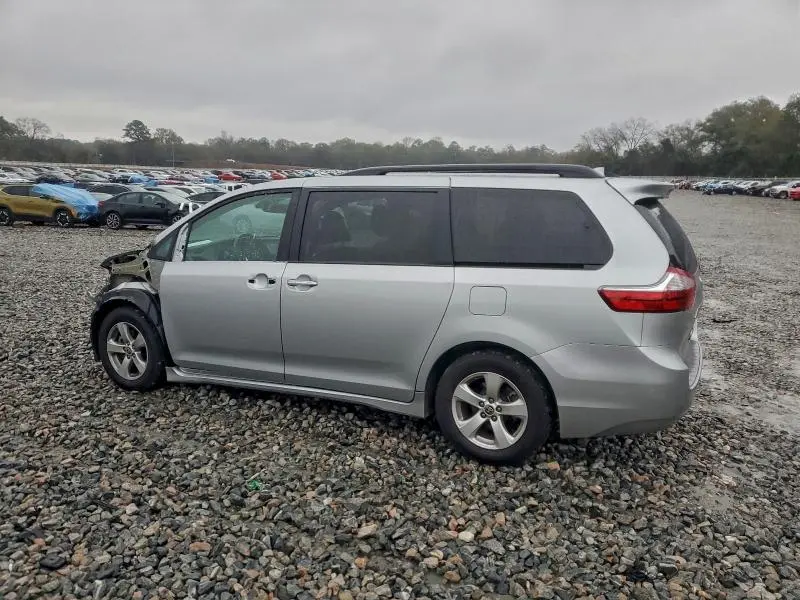 2020 TOYOTA SIENNA LE  