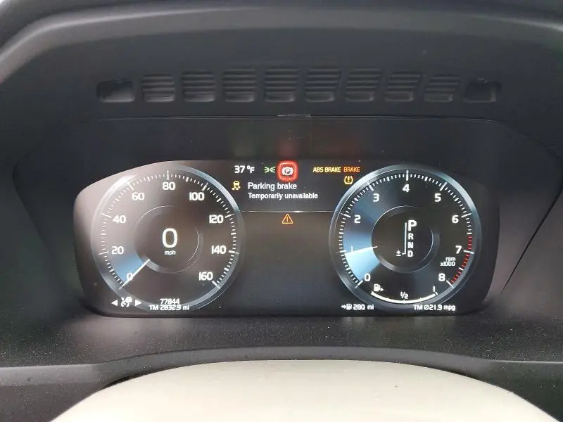 2021 VOLVO XC90 T6 MOMENTUM  