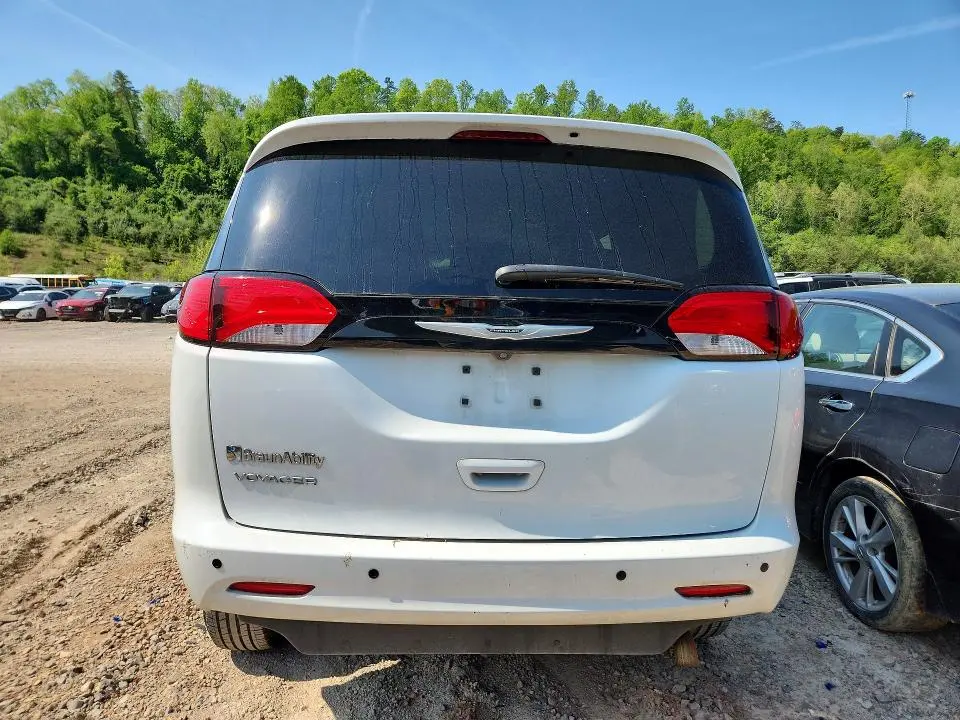 2023 CHRYSLER VOYAGER LX  