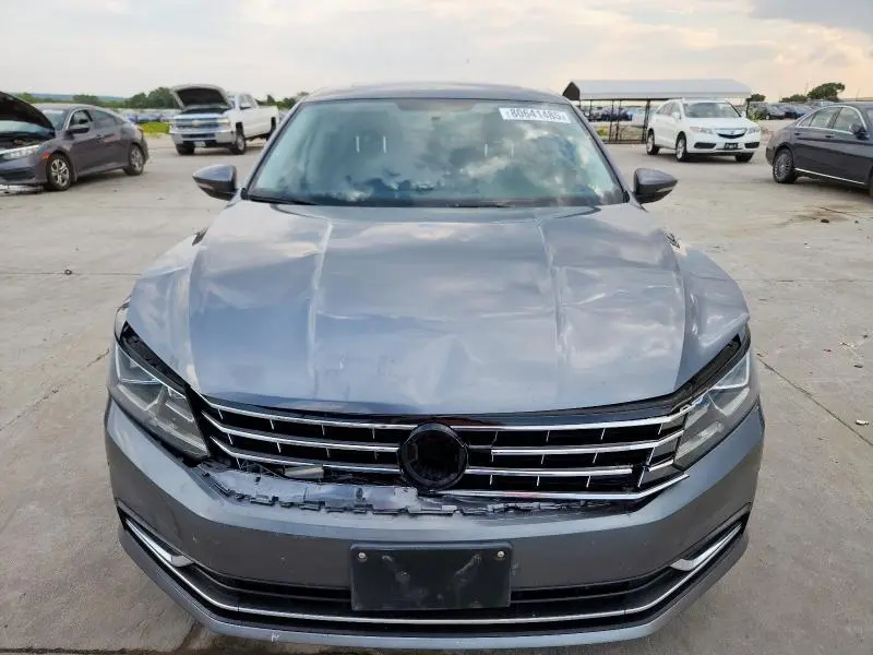 2017 VOLKSWAGEN PASSAT SE  