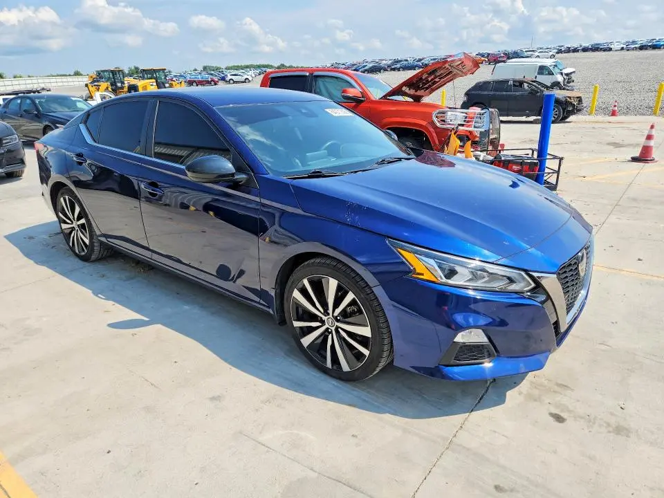 2022 NISSAN ALTIMA SR  