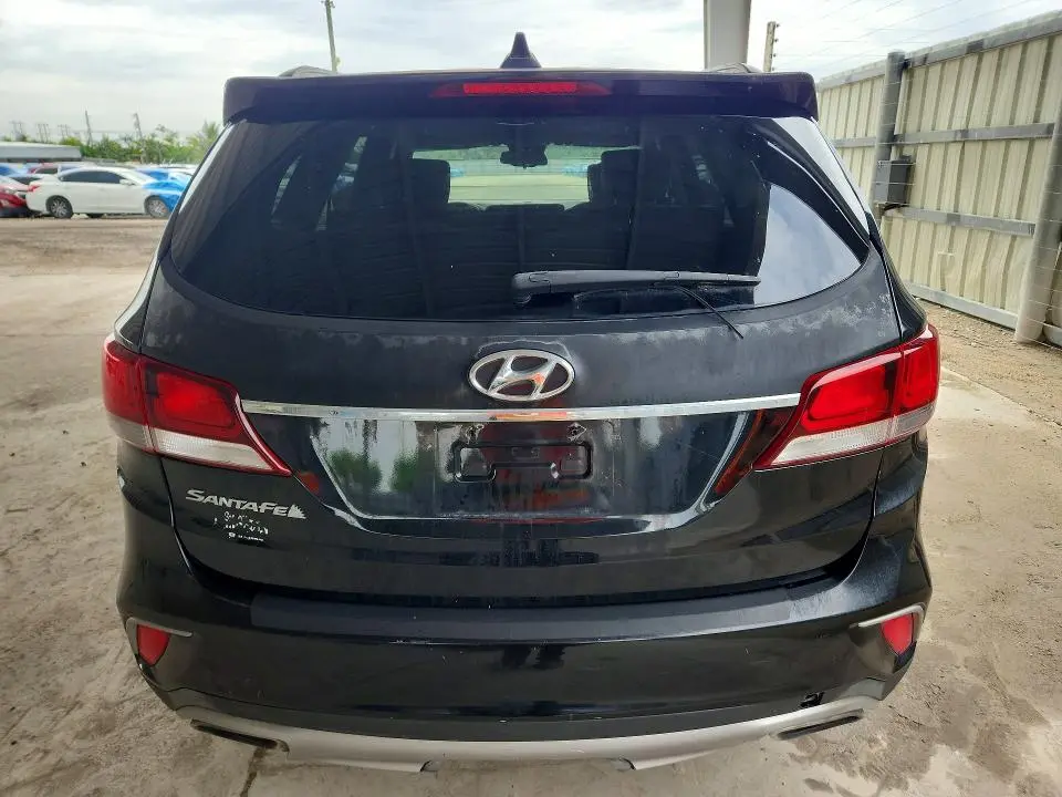 2018 HYUNDAI SANTA FE SE  