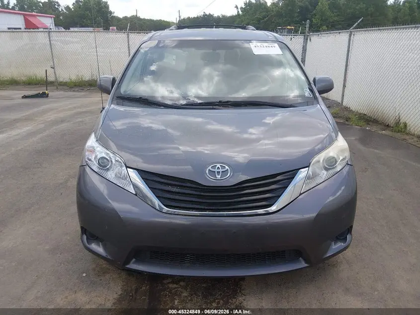 2011 TOYOTA SIENNA LE V6