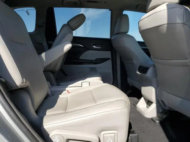 2018 TOYOTA HIGHLANDER LIMITED