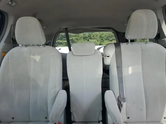 2013 TOYOTA SIENNA LE  