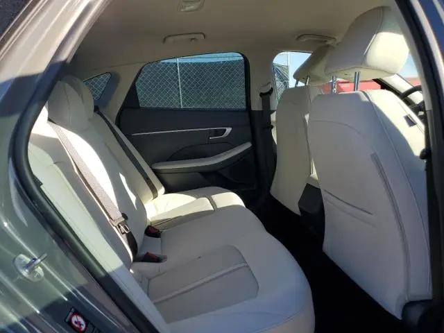 2023 HYUNDAI SONATA SE  