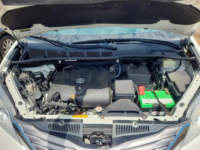 2017 TOYOTA SIENNA XLE PREMIUM 7-PASSENGER  