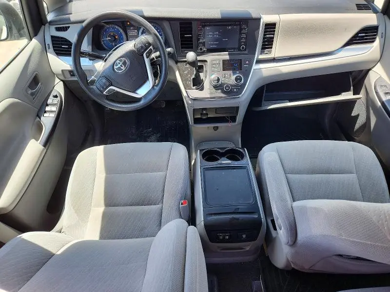 2019 TOYOTA SIENNA LE/XLE  