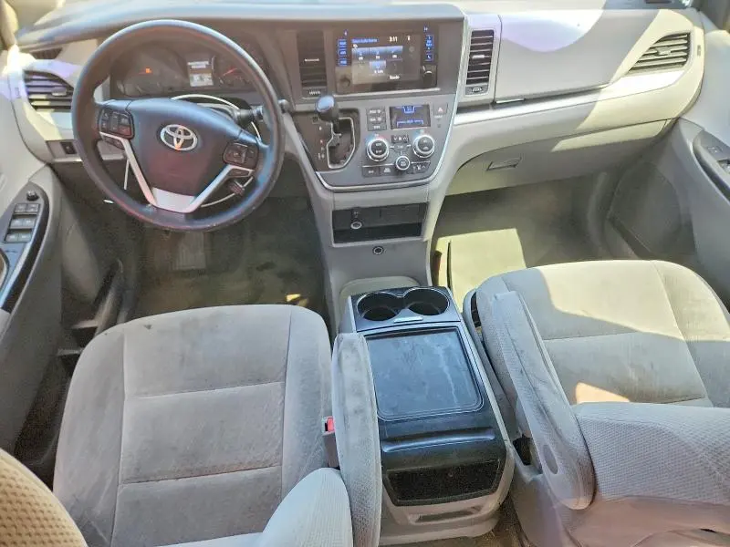 2017 TOYOTA SIENNA LE  