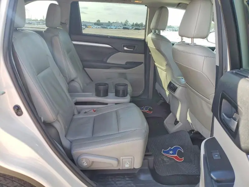 2016 TOYOTA HIGHLANDER XLE  