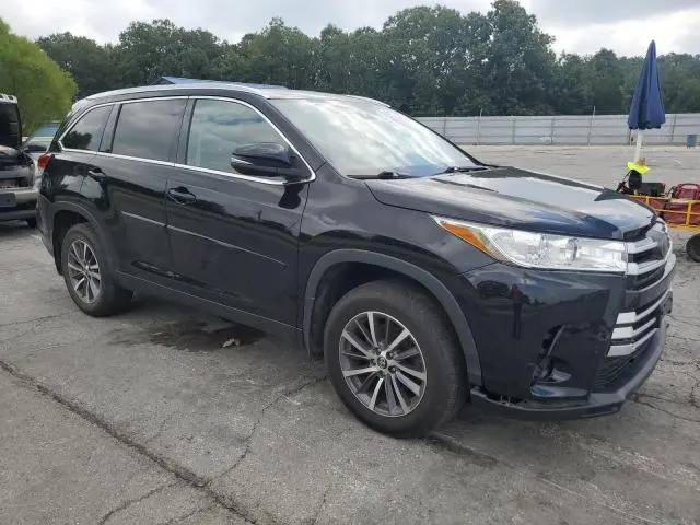 2019 TOYOTA HIGHLANDER SE  
