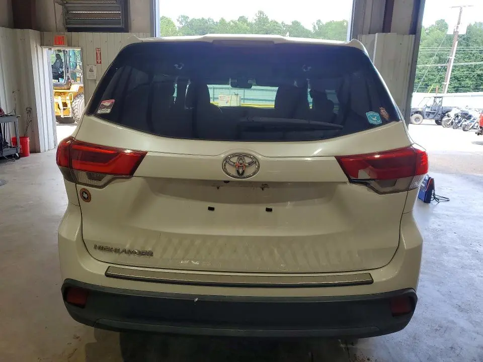 2019 TOYOTA HIGHLANDER LE  