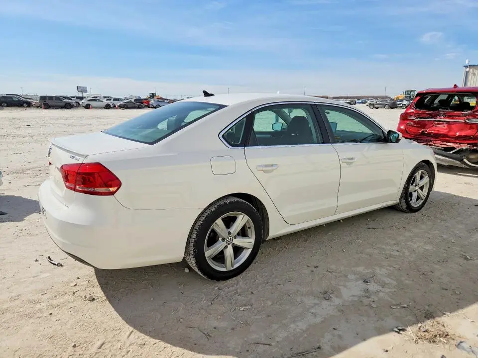 2013 VOLKSWAGEN PASSAT SE  