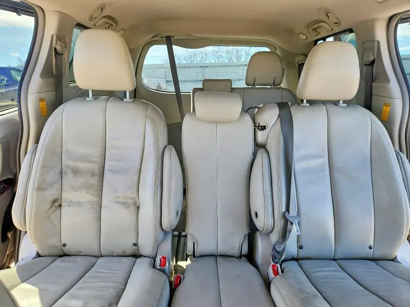 2014 TOYOTA SIENNA XLE 8-PASSENGER  