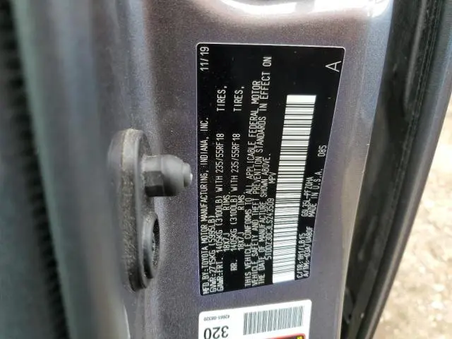 2020 TOYOTA SIENNA XLE  