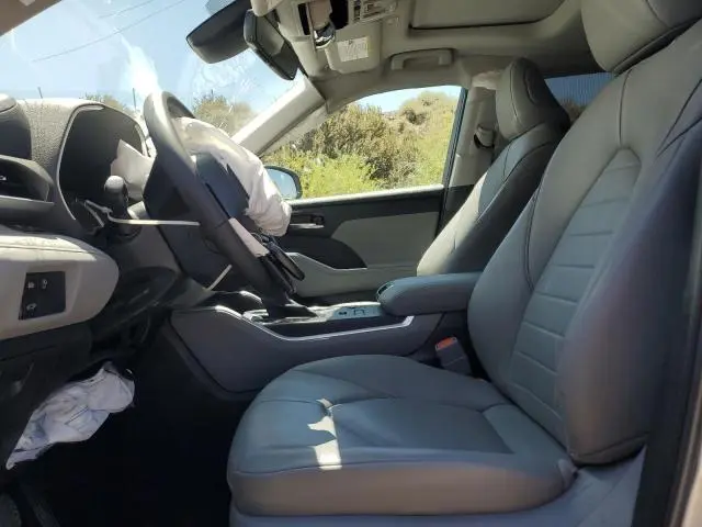 2024 TOYOTA HIGHLANDER LE  