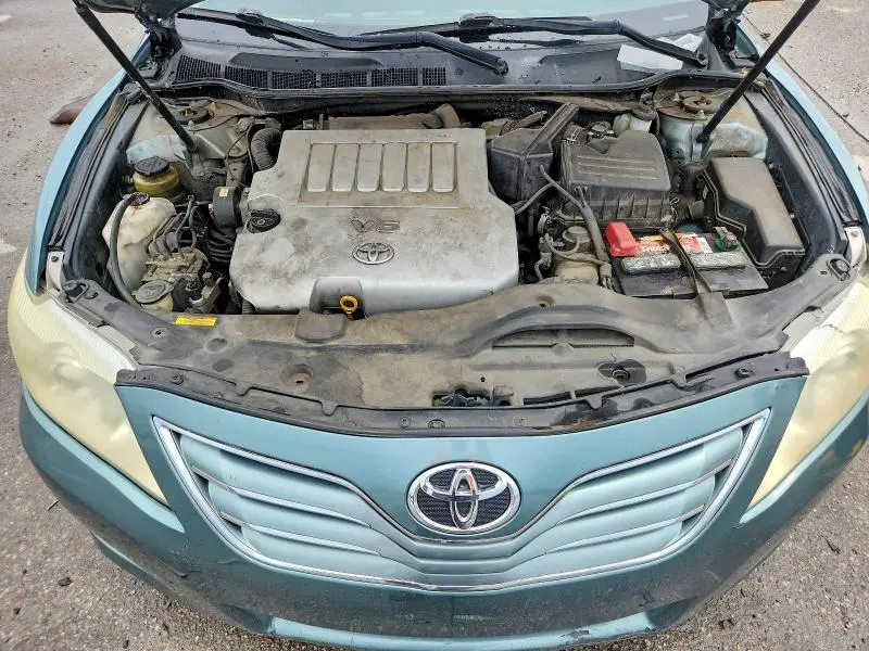 2011 TOYOTA CAMRY XLE V6  