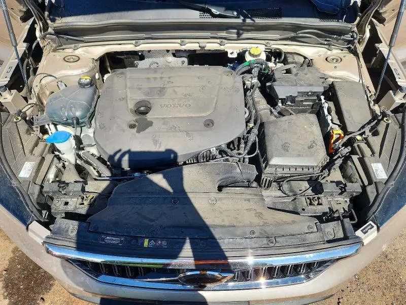 2023 VOLVO XC40 PLUS  