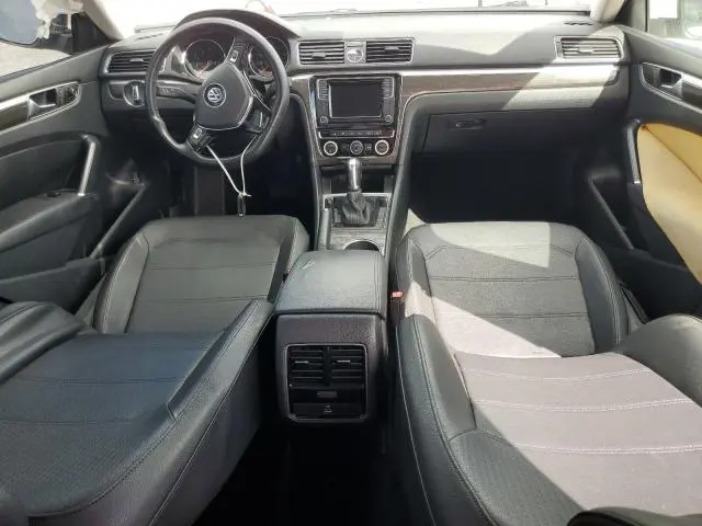 2016 VOLKSWAGEN PASSAT SE  