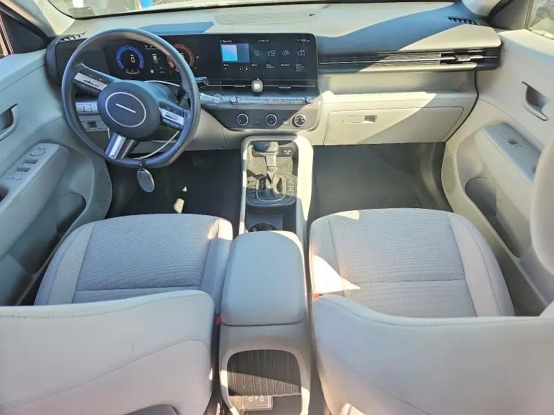 2025 HYUNDAI KONA SE  